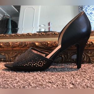 Nine West, LIKE NEW Leather Eyelet Open-Toe Pump. 6.5